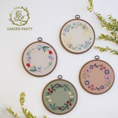 GARDEN PARTY　フランス刺しゅう　ボタニカルのリース