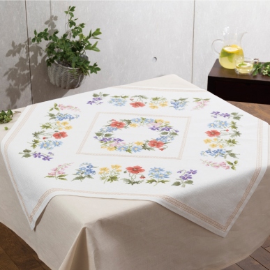 春の小花のテーブルクロス